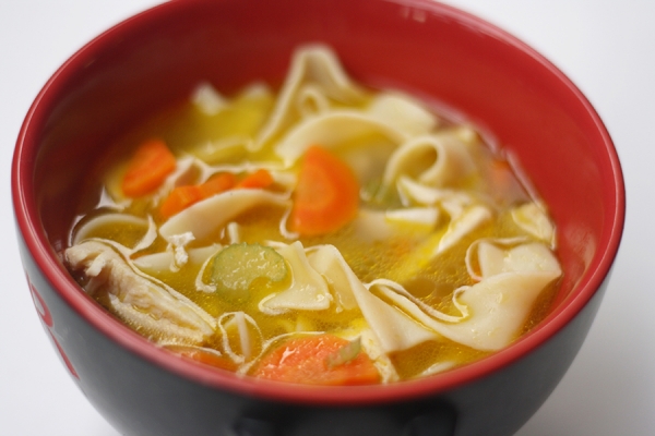شوربة الدجاج والنودلز